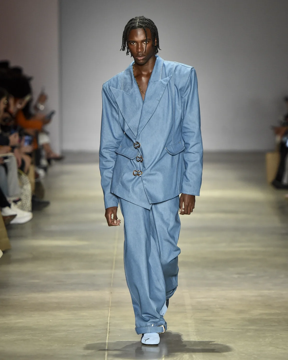 Terno dendezeiro é uma aposta para Wagner Moura no Oscar