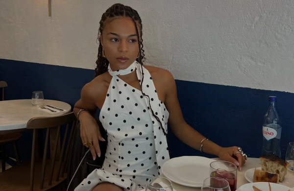 STEAL THE LOOK - TENDÊNCIAS - Os looks com amarração no pescoço são a grande aposta para 2026