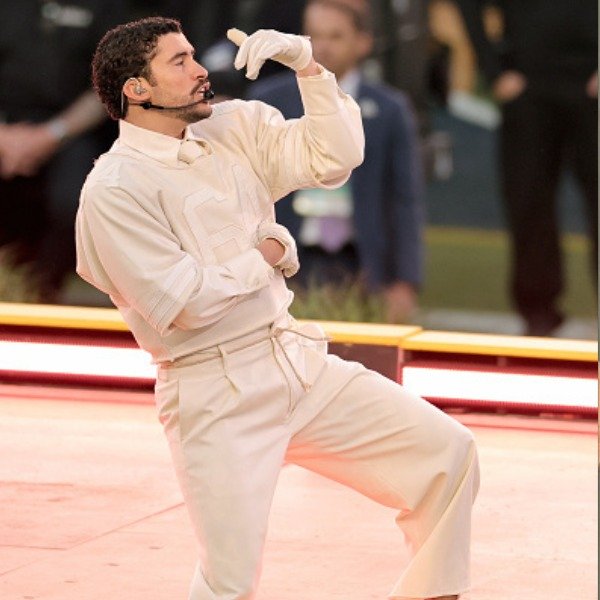 O tênis de Bad Bunny no Super Bowl tem um significado que vai além da moda