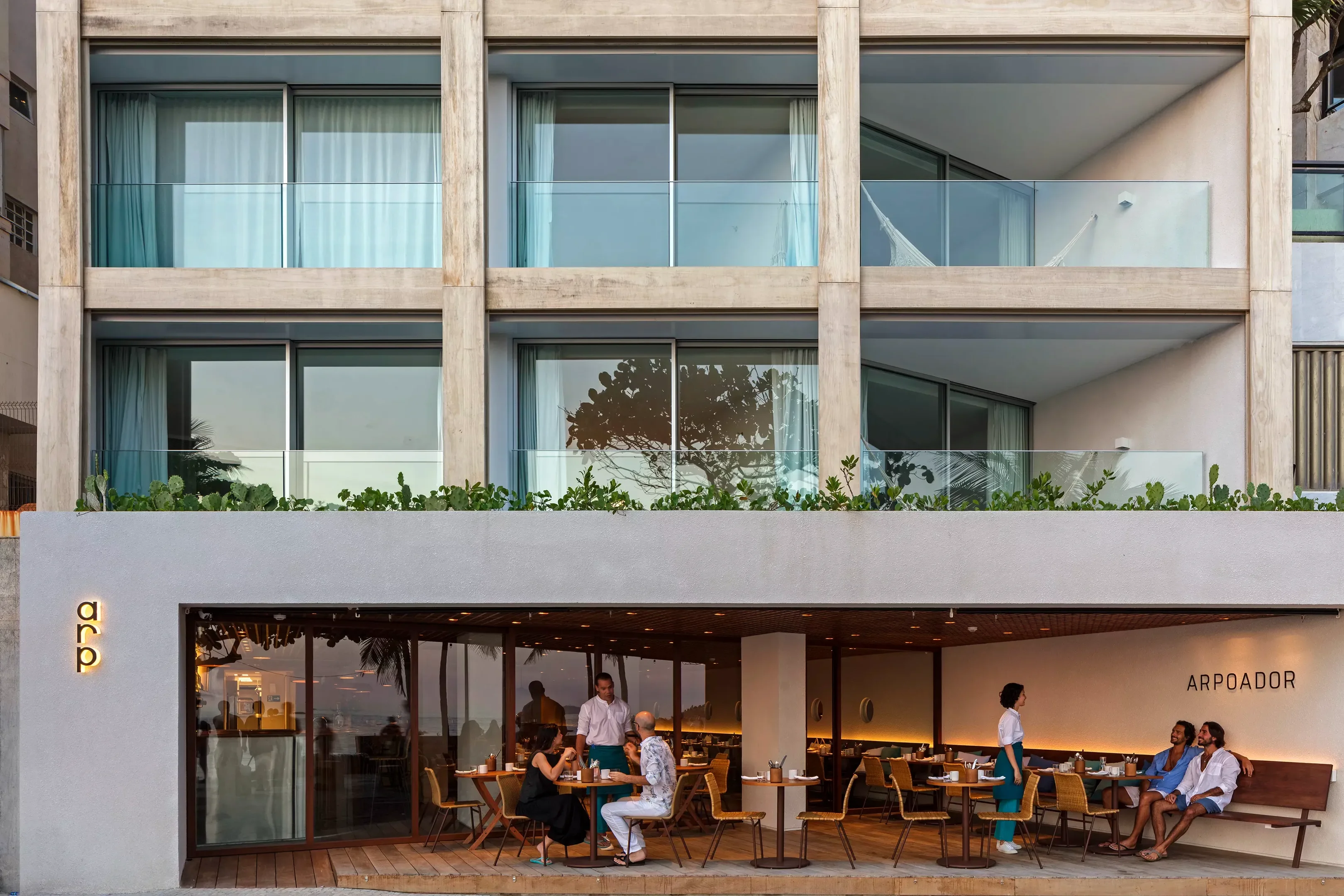 O guia com os melhores bares em SP e no RJ para você visitar em 2026 - arp bar no rio de janeiro