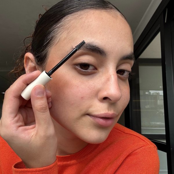 Testei 5 tipos de gel de sobrancelha e esse foi o resultado