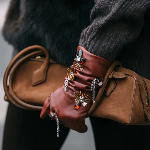 As luvas são a grande tendência de moda do inverno 2026