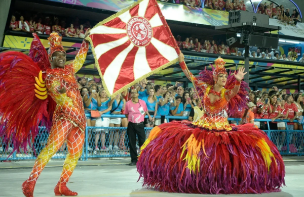 STEAL THE LOOK - COMPORTAMENTO - Tudo sobre a relação entre o Carnaval e a moda