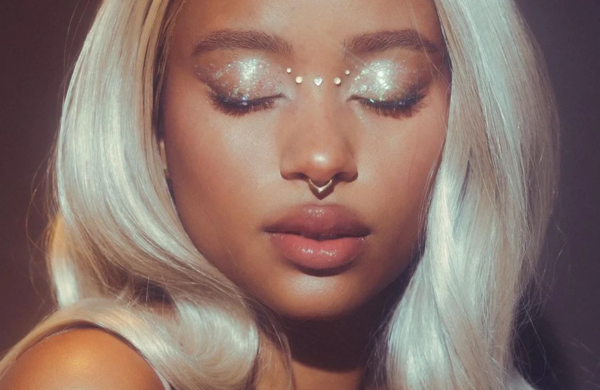 STEAL THE LOOK - BELEZA - Maquiagem de carnaval: 15 ideias de make com strass para arrasar