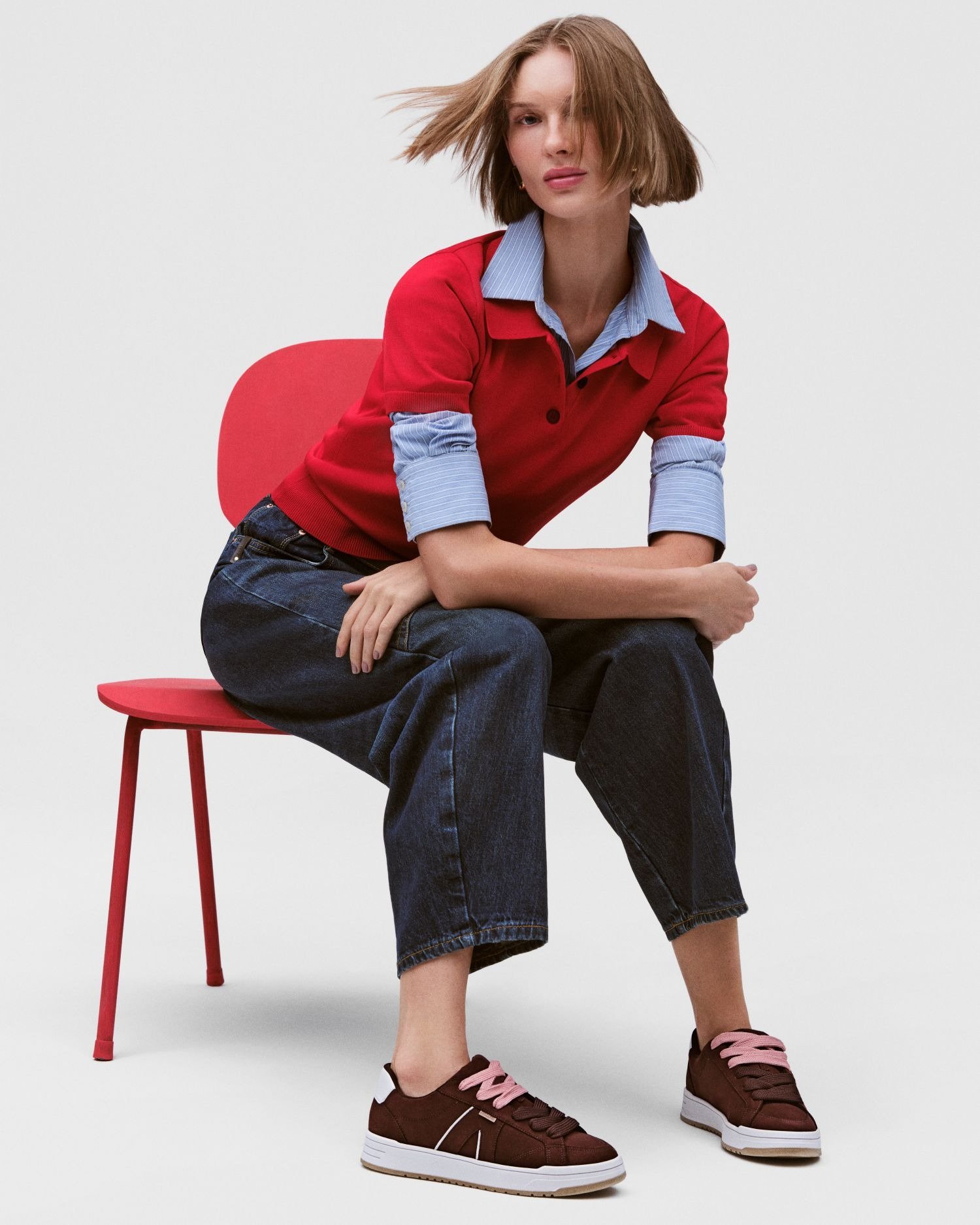 o tênis marrom é uma das cores de tênis para apostar no outono 2026