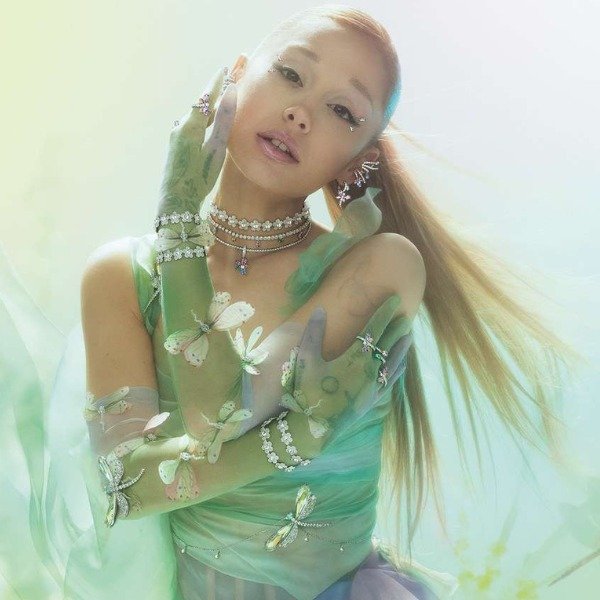 Swarovski lança segunda coleção cápsula com Ariana Grande