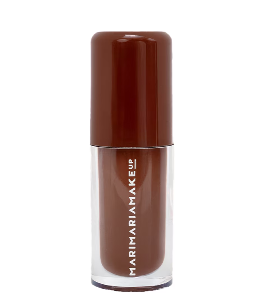 Gloss de chocolate em frasco cilíndrico marrom com acabamento brilhante sobre fundo branco.