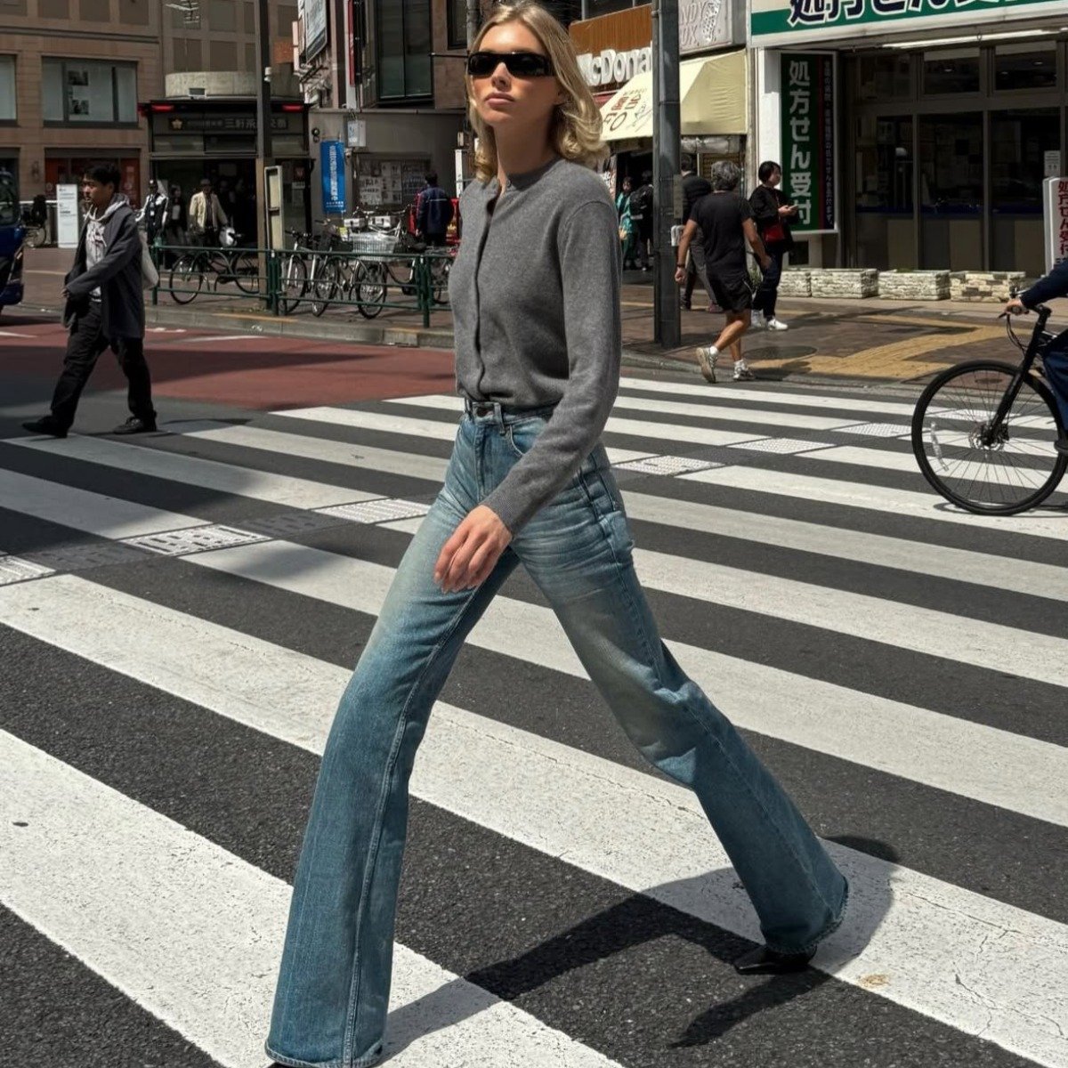 O que é calça boot cut e como usar esse modelo tendência em 2026