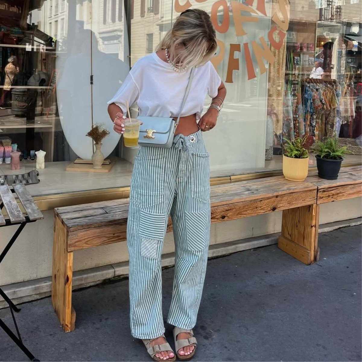 Essa sandália de fivela estilosa é o único sapato que queremos usar