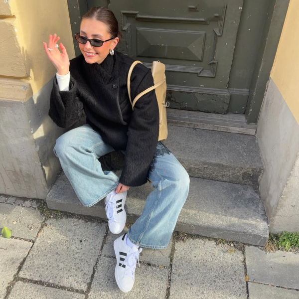 É oficial: esses tênis clássico estiloso voltou ao topo das tendências