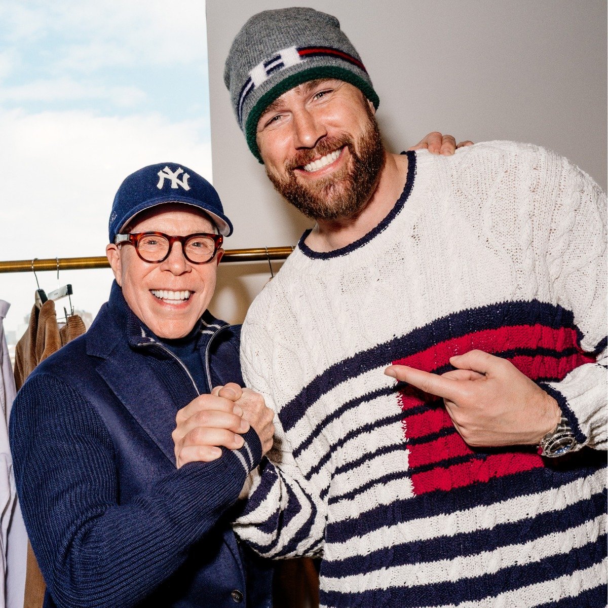 Do esporte à moda: Travis Kelce se une à Tommy Hilfiger