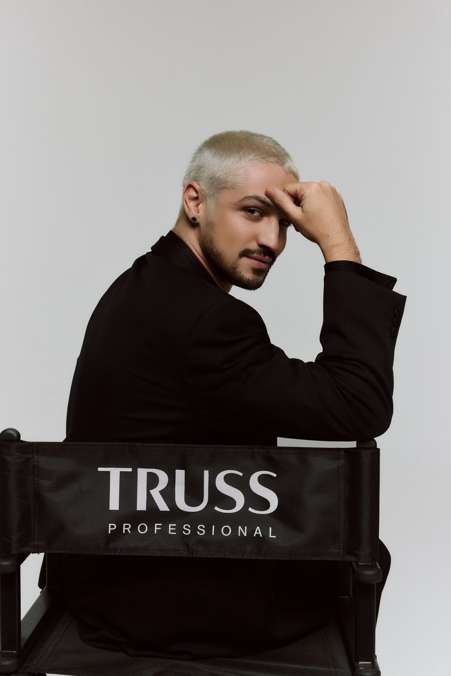 Veja como ficou a transformação de Alice Carvalho e Gabriel Leone para celebrar o cinema brasileiro na temporada de