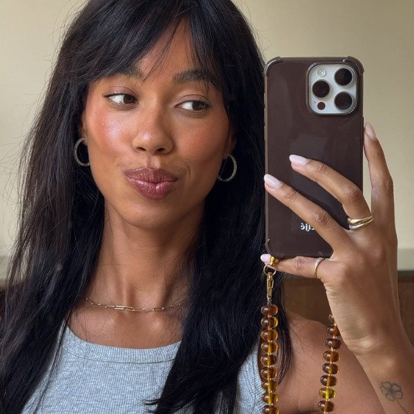 Esse é o tom de blush frio perfeito para o inverno 2026