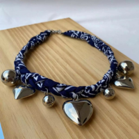 Choker Love Glam- Choker Bandana com pingentes (Várias Cores)