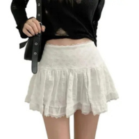 Saia Mini Branca Y2K De Cintura Baixa Com Babados E Renda Em Camadas Para O