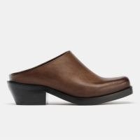 DISTRESSED LEATHER CLOGS