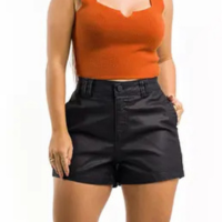 Short Jeans Resinado Tipo Couro Feminino com Elastano - Restrito Jeans