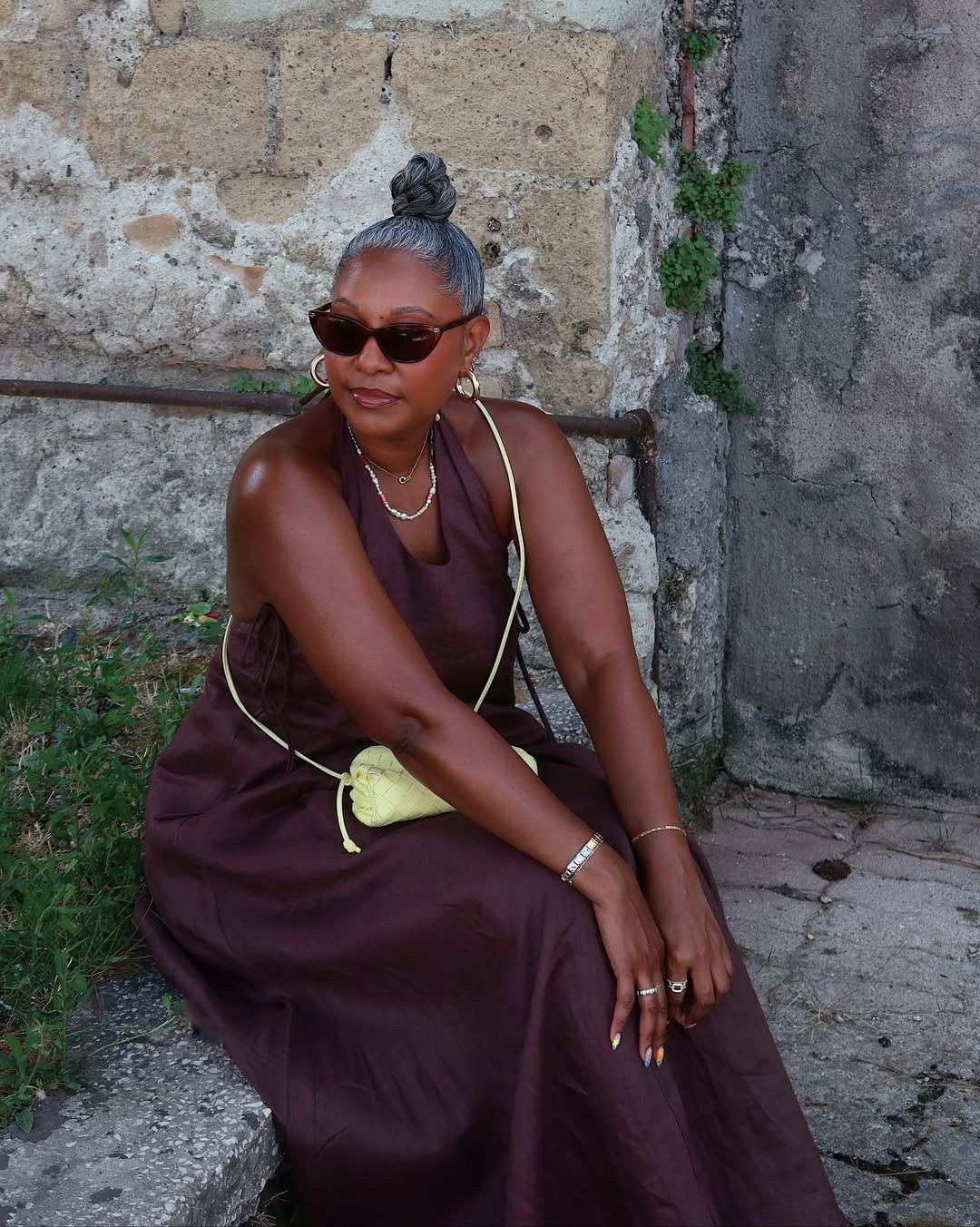 Aprenda a escolher o melhor shampoo para cabelos grisalhos feminino