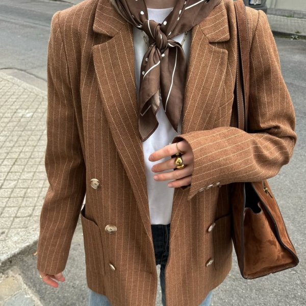 Como montar looks com blazer marrom: uma tendência para ter no armário