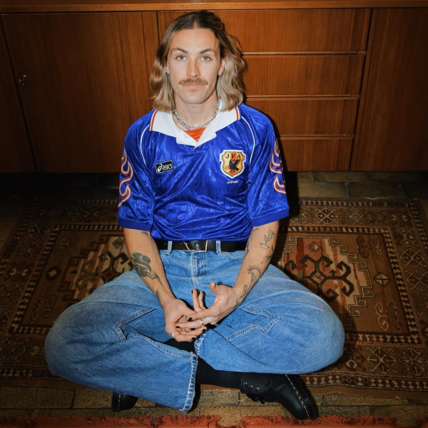 Quem é Jackson Irvine e por que estamos obcecadas pelo estilo dele