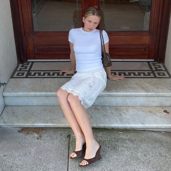 O salto anabela segue tendência em 2026 e nós podemos te provar