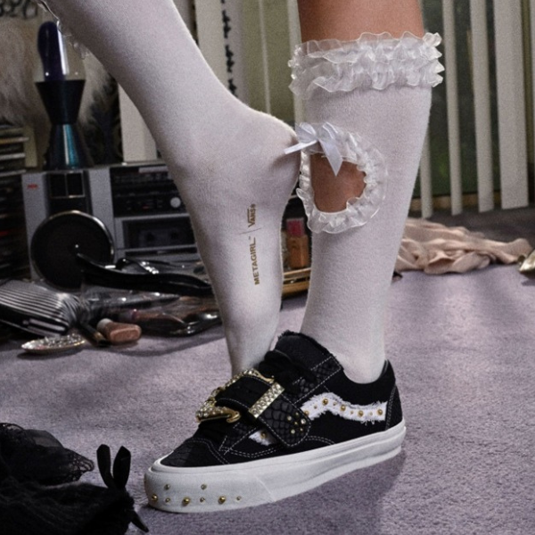 Vans e Metagirl lançam tênis Old Skool com estética Y2K e cristais