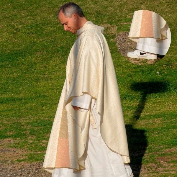 Esse foi o tênis da Nike usado pelo Papa Leão XIV! Saiba onde encontrar