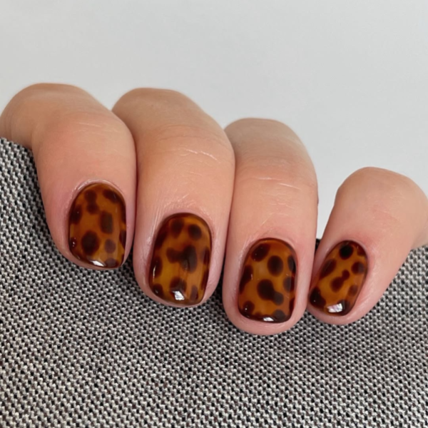 Nossas 7 ideias de unhas de inverno favoritas para apostar já