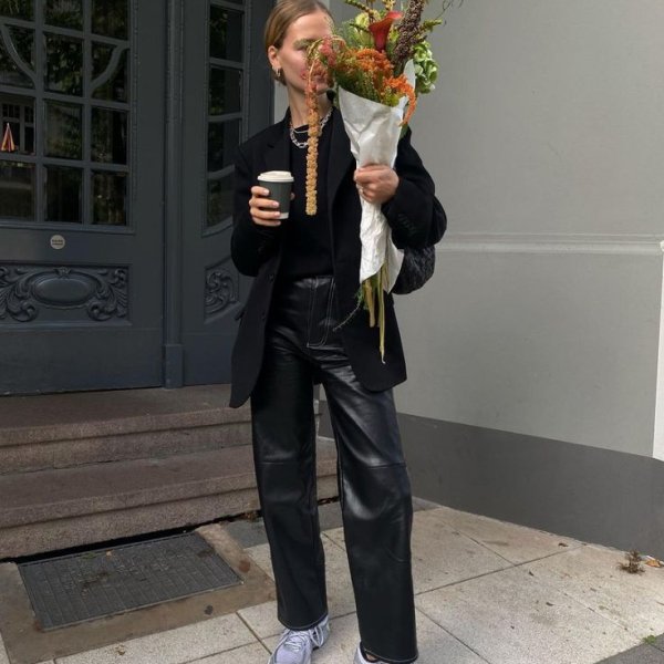Como usar looks com calça de couro preta de forma fácil e estilosa