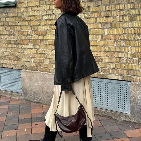 Jaqueta de couro com vestido é o look que você vai amar usar no inverno