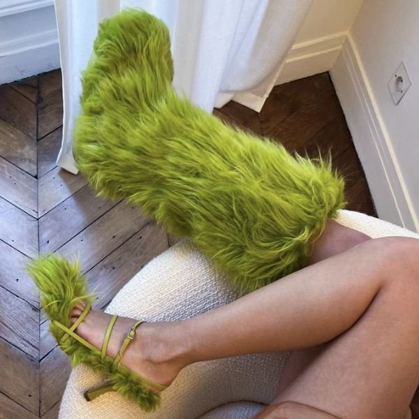 O que está por trás da obsessão da moda por sapatos feios