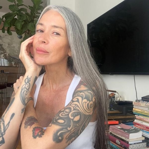 Tudo que você precisa saber sobre cabelo grisalho com Valéria Rossatti
