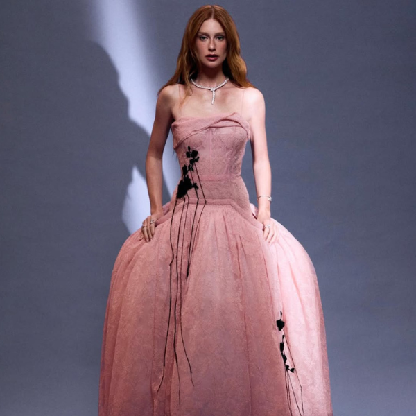 Marina Ruy Barbosa aposta em alta-costura para evento da Bvlgari