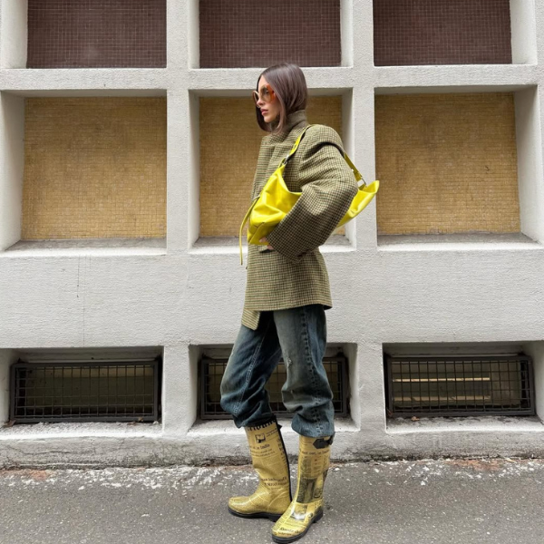 Bota por cima da calça: inspirações para aderir a tendência de inverno
