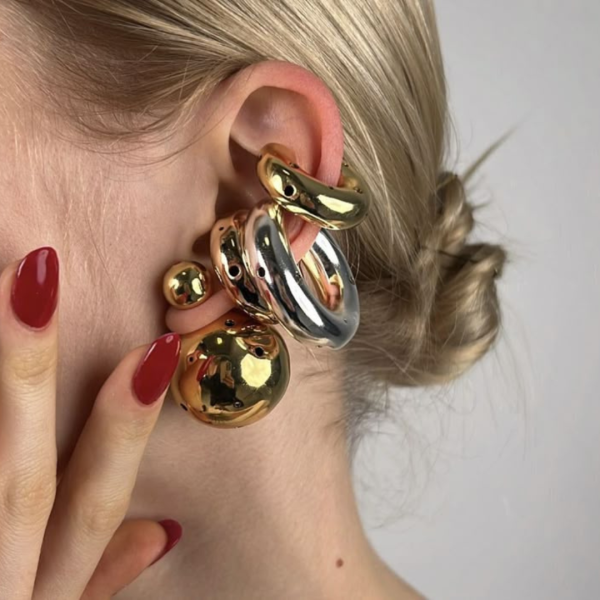 O piercing de orelha fake é o acessório do momento e vai elevar seu look