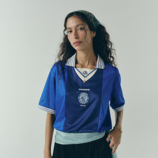 Umbro e Carnan se unem em coleção inspirada na nostalgia do futebol brasileiro