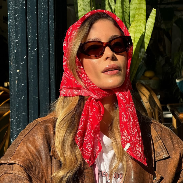 5 jeitos estilosos e práticos de estilizar bandana no cabelo 