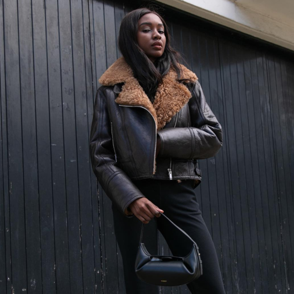 Como usar jaqueta shearling: 7 ideias de looks para apostar no inverno 2026