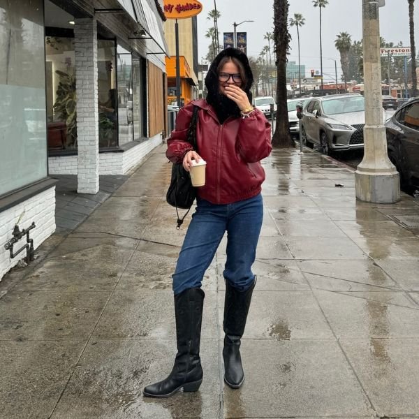 Como usar bota com calça jeans nos dias frios do inverno 2026
