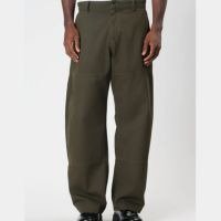 Calça de sarja verde oliva