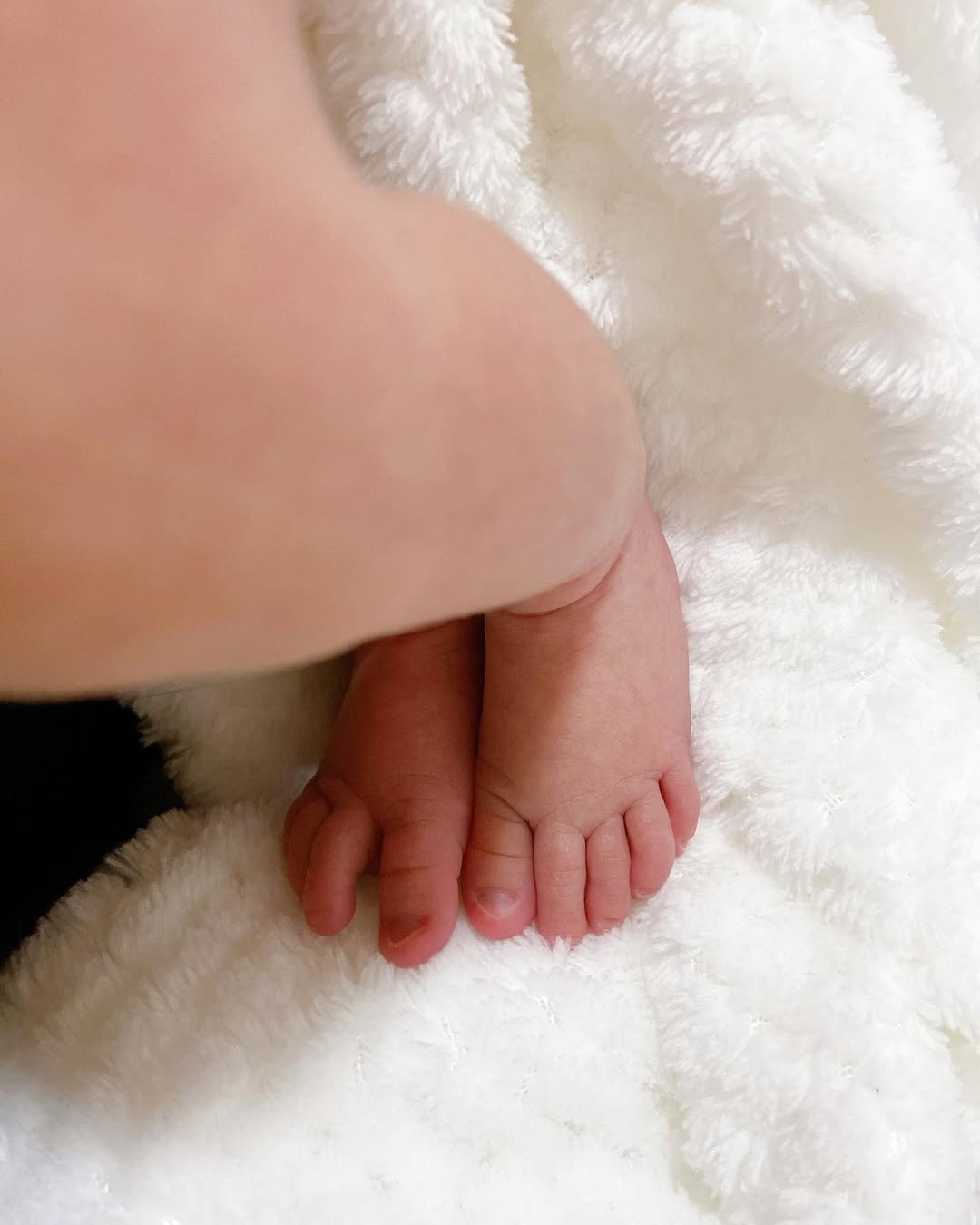 O poder do toque: por que a massagem é um dos primeiros diálogos entre mãe e bebê