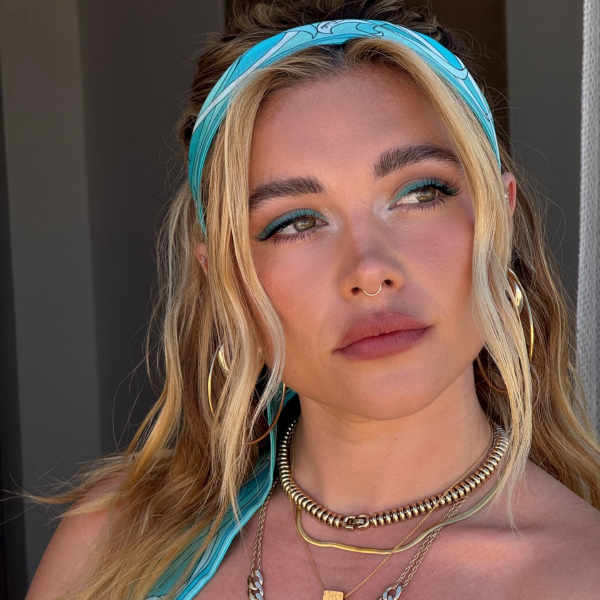 Florece Pugh usou um delineador azul e eu estou obcecada