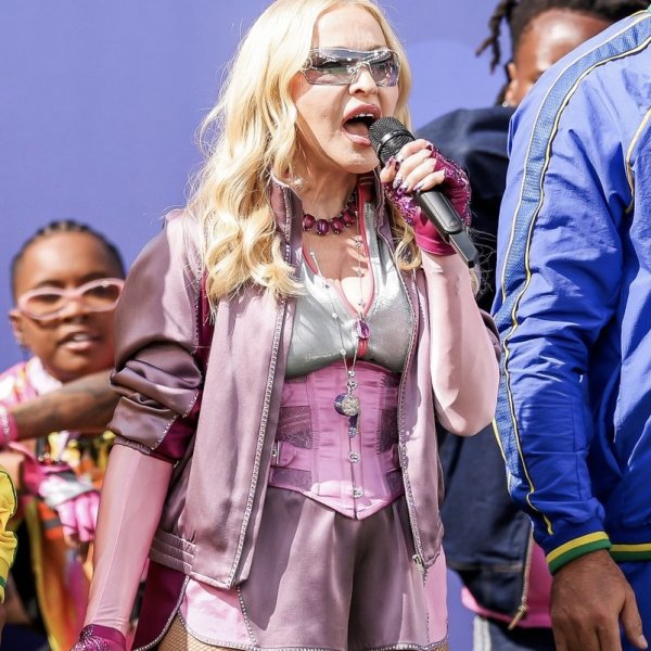 Madonna usa look Saint Laurent na final da Copa do Mundo 