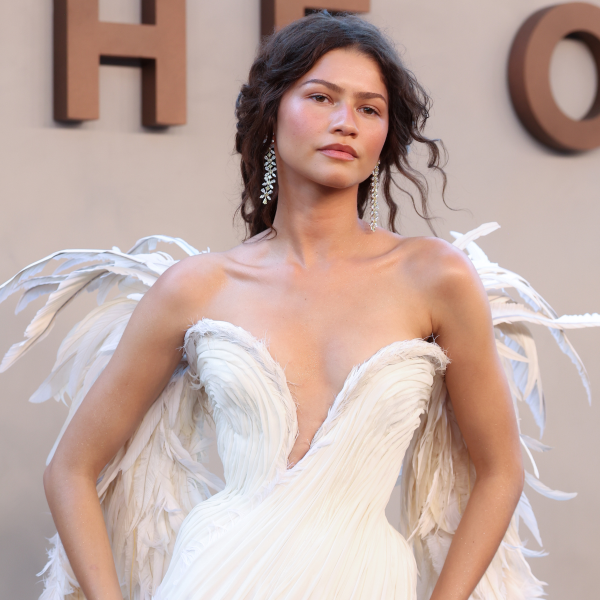 Saiba tudo sobre o vestido de anjo de Zendaya na première de A Odisseia
