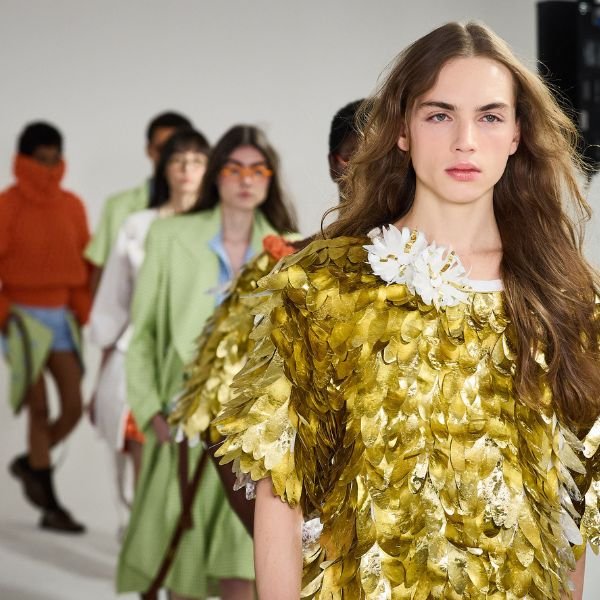 Augusto Paz foca no apuro técnico em desfile de nova coleção