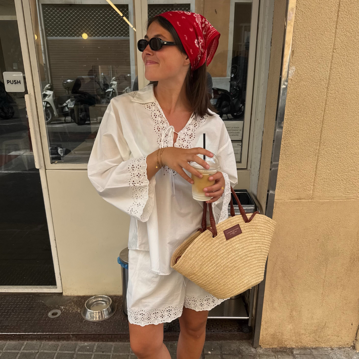 Como usar bata branca: a peça nostálgica que toda fashionista está usando