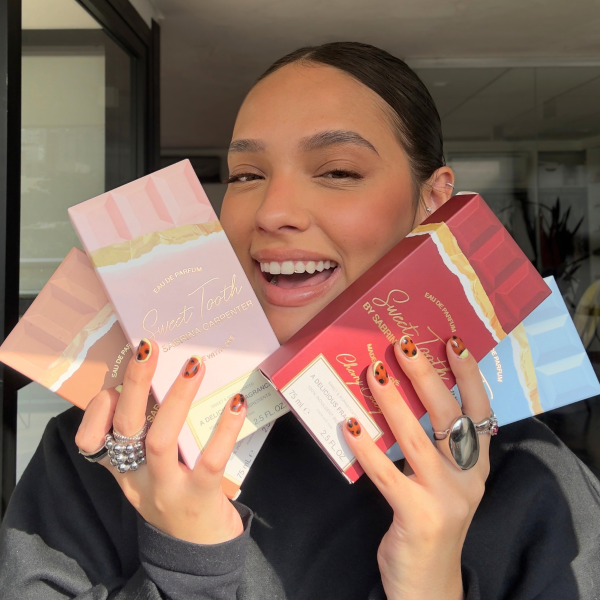 Testei os perfumes da Sabrina Carpenter por 4 semanas e elegi meu favorito