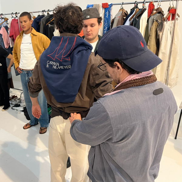 Carnan leva o primeiro desfile de sua história para o universo de Niemeyer